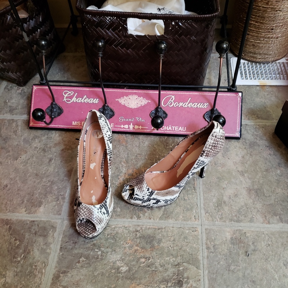 Peep toe  Platform nuHeels |
